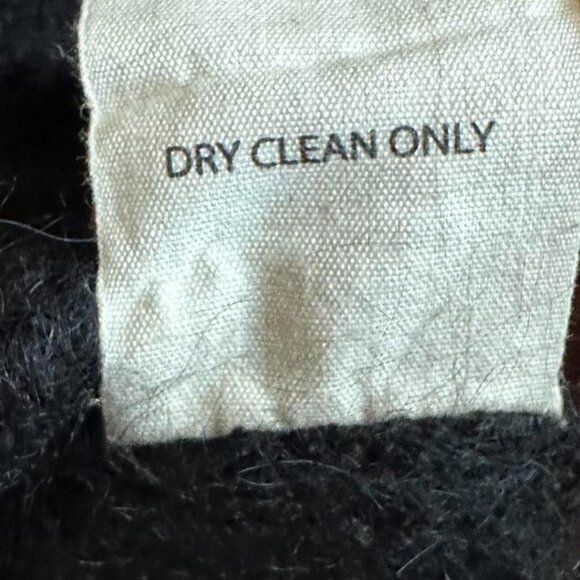 Paca’s Women’s V-Neck Sweater Black - Picture 7 of 7